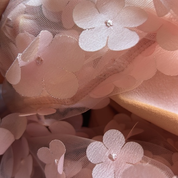 Thick fabric on the bottom and mesh fabric on the top and sleeve comfortable - Picture 3 of 3